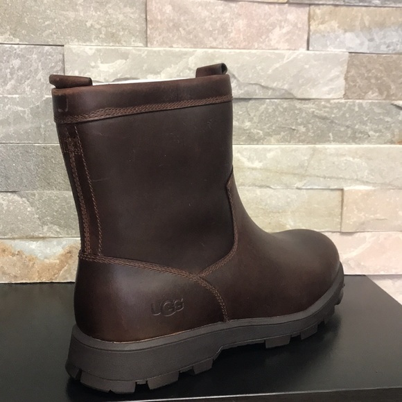 UGG Men's Kennen Chelsea Boot - Picture 9 of 10